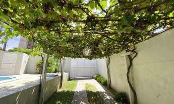 Imagem 4: Casa 298m², amplo pátio com piscina Central