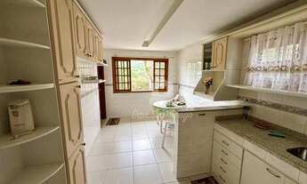 Imagem 4: Casa com 4 Quartos à Venda em Pendotiba