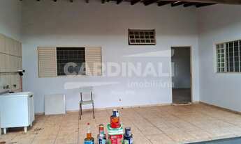 Imagem 3: Casa com amplo terreno, ótima localização