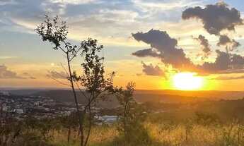 Imagem: Terreno plano com natureza