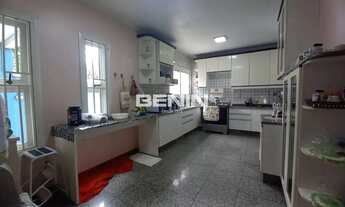 Imagem 4: Sobrado em NITERÓI com 250.49 m² , 4 quarto(s) , 1 suíte(s) , 4 vaga(s). Sobrado em NITERÓ