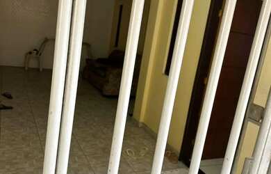 Imagem 3: Alugo casa 2/4 suite , área de serviço frente de rua ao lado do colégio da polícia militar