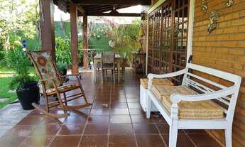 Imagem 2: Casa para venda tem 400 metros quadrados com 5 quartos