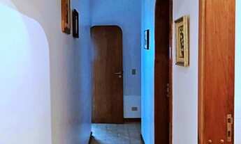 Imagem 4: AMPLO APARTAMENTO, REGIÃO DA BRUNELLA, 01 QUADRA DA PRAIA! Sala 03 ambientes