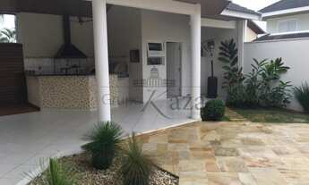 Imagem 7: Casa de condomínio sobrado para venda tem 550 metros quadrados com 4 quartos