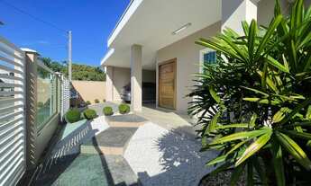 Imagem 2: Casa para venda tem 150 metros quadrados com 3 quartos em Centro Picarras - Balneário Piça