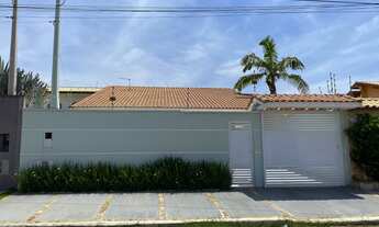 Imagem: Casa com 4 Dormitórios a 900 Metros da