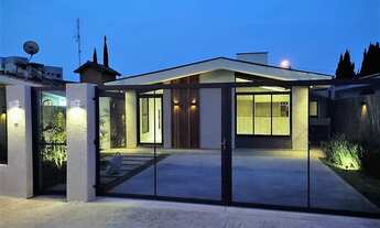 Imagem 1: Casa em Atibaia, a poucas quadras da Alameda Lucas Nogueira Garcez e seus comércios, - At