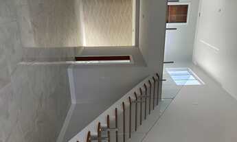 Imagem 5: Casa luxo venda com 220 metros quadrados com 4 quartos , 5 suítes, piscina, churrasqueira