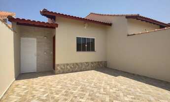 Imagem 2: Casa À 200 metros da Praia de Itanhaém com piscina, churrasqueira