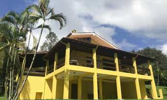 Imagem 2: A vida na Fazenda/Sítio/Chácara tem lazer piscina cavalgadas quadra de tênis muito verde e