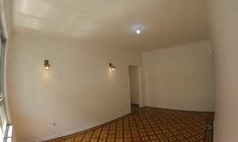 Imagem 2: Com 2 quartos, Localização perto de escolas, faculdades, além de estar ao lado de restaura