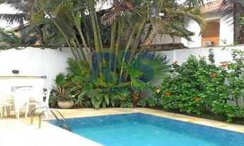 Imagem 4: Linda Casa com 260m2 área útil, 5 dormitórios, 3 vagas, apenas a 3 quadras da Praia da Ens