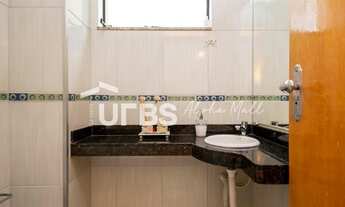 Imagem 2: Casa de condomínio sobrado para venda possui 250 metros quadrados com 4 quartos