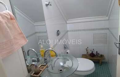 Imagem 5: Casa, de frente para praça das corujas. Casas cercadas por um imenso bosque com arvores d