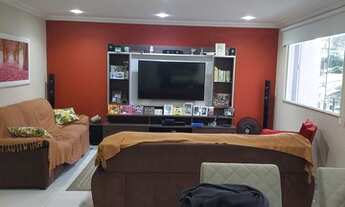 Imagem 2: Exc. CASA TRIPLEX com, sala 2 amb., 4 quartos, sendo 3 suite, Sol da Manhã, fundos Reserva