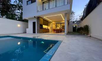 Imagem 5: Casa para venda tem 333 metros quadrados com 4 quartos.Agende sua visita