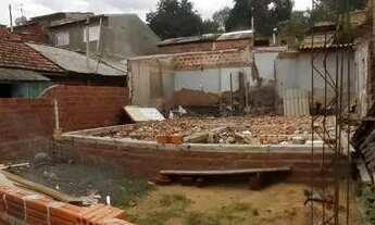 Imagem: Terreno na vargas 8x12 com telhas junto