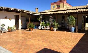 Imagem 2: Casa residencial disponível para venda no bairro Segismundo Pereira em Uberlândia-MG