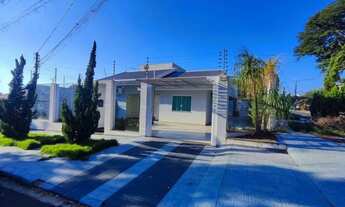 Imagem 2: Casa à venda em Maringá, Conjunto Habitacional Lea Leal, com 3 quartos, com 276.08 m²