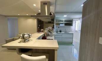 Imagem 3: Apartamento com 3 dormitórios, sendo 1 suíte, finamente decorado e mobiliado, no Estreito