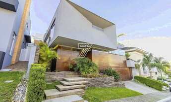 Imagem: Casa com très suítes em condomínio