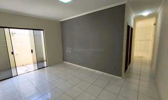 Imagem 5: Disponível para locação em Paiçandu, esta excelente casa oferece conforto e praticidade pa