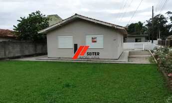 Imagem 2: Casa térrea de esquina com amplo terreno na Armação, próxima à praia, Florianópolis