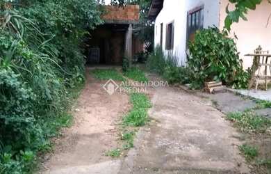 Imagem 6: Amplo terreno, de 390 metros quadrados de área total, com duas casas, em Cachoeirinha