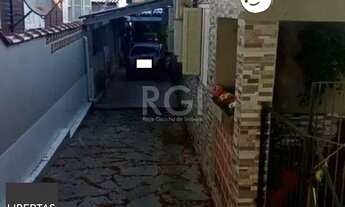 Imagem 3: Casa em Porto Alegre, no bairro Espírito Santo, com 3 dormitório(s), e 3 banheir