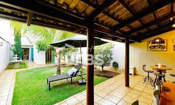 Imagem 3: Lindo sobrado todo mobiliado com área de churrasco e frente praça no Jardim américa