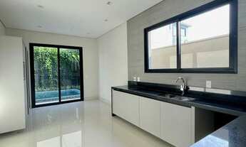 Imagem 5: Casa de condomínio sobrado para venda possui 399 metros quadrados com 4 quartos