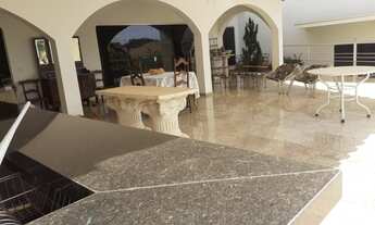 Imagem 7: Casa para venda tem 750 metros quadrados com 6 quartos