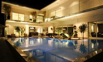 Imagem 3: Casa no Tamboré 3 com 5 suítes, 8 banheiros e 6 vagas- 9 milhões e 500 mil reais- Oportuni