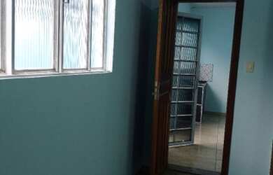 Imagem 4: Kitnete dois cômodos sendo um com banheiro outro com pia pra cozinha