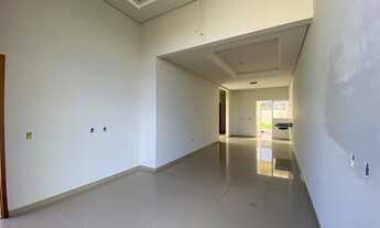 Imagem 2: Casa térrea em condomínio recém construída