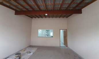 Imagem 3: Linda casa com 2 quartos sala, cozinha, revestimento, garagem coberta e aceita financiamen