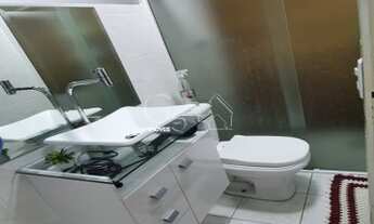 Imagem 2: Apartamento no terceiro andar, prédio sem elevador, 2 dormitórios, um com armário planejad