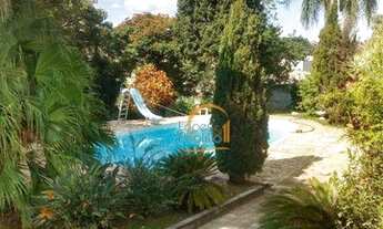 Imagem: Imóvel grande e arborizado em excelente