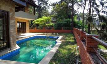 Imagem 3: Belíssima casa, repleta de armários, com escritório, piso em madeira, e com churrasqueira