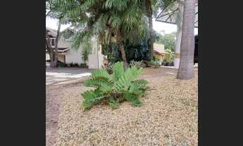 Imagem 2: Casa de condomínio para venda tem 330 metros quadrados com 5 quartos