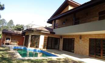 Imagem: Belíssima casa, repleta de armários, com