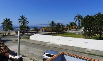 Imagem 4: Lindo sobrado pé na areia em Mongaguá com piscina e acabamento diferenciado