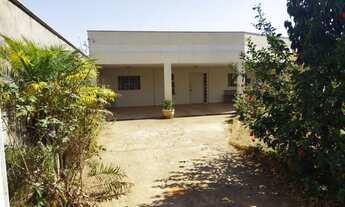 Imagem 2: Casa de condomínio para venda possui 180 metros quadrados com 3 quartos