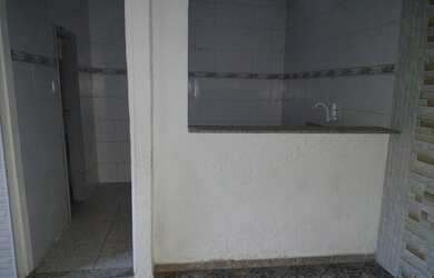 Imagem 5: CASA COM TERRAÇO DE FUNDOS