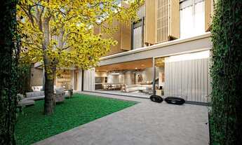 Imagem 2: Casa de condomínio com 603m² , 4 suítes, jardim e rooftop com piscina