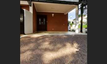 Imagem 6: Casa de condomínio para venda tem 330 metros quadrados com 5 quartos