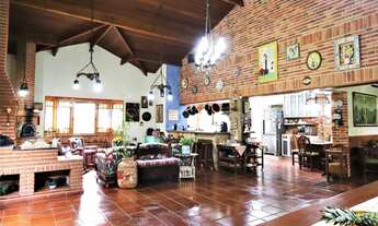 Imagem: Casa térrea construida em lote duplo com