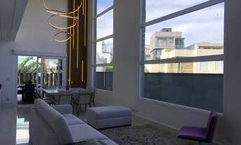 Imagem 3: Casa moderna a venda no condomínio Real Park Arujá possui 3 suítes e piscina privativa