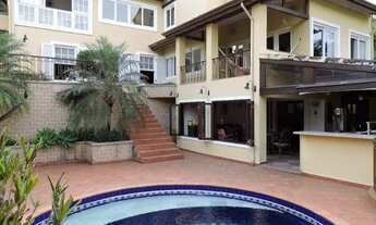 Imagem: Localizada em ponto alto de uma das ruas